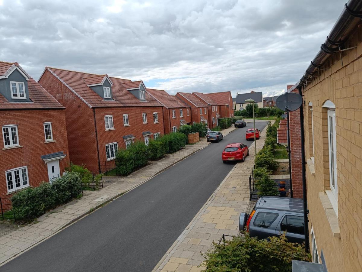 3 Bedroom Townhouse Near Bicester Village Esterno foto
